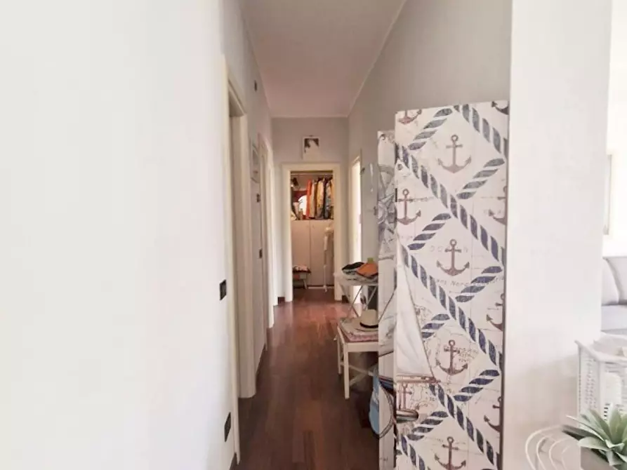 Immagine 11 di Appartamento in vendita  a Viareggio