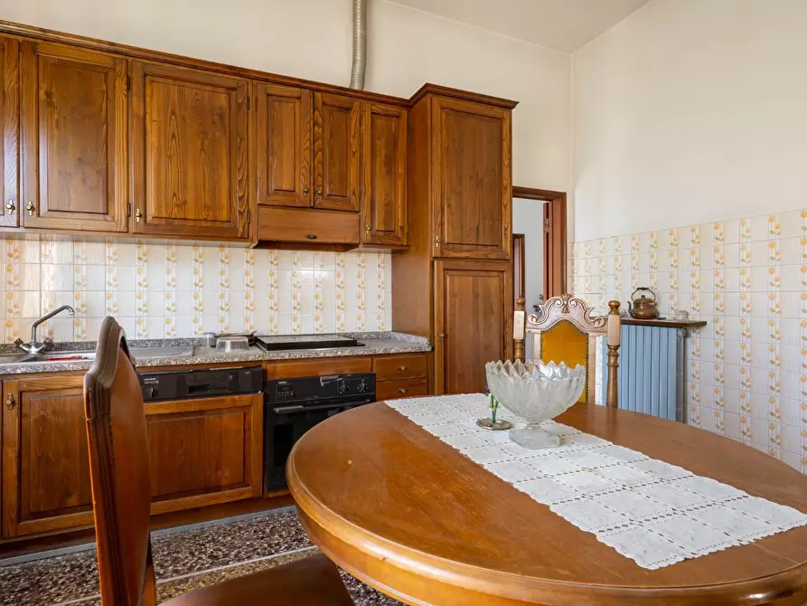 Immagine 37 di Villa in vendita  a Cascina