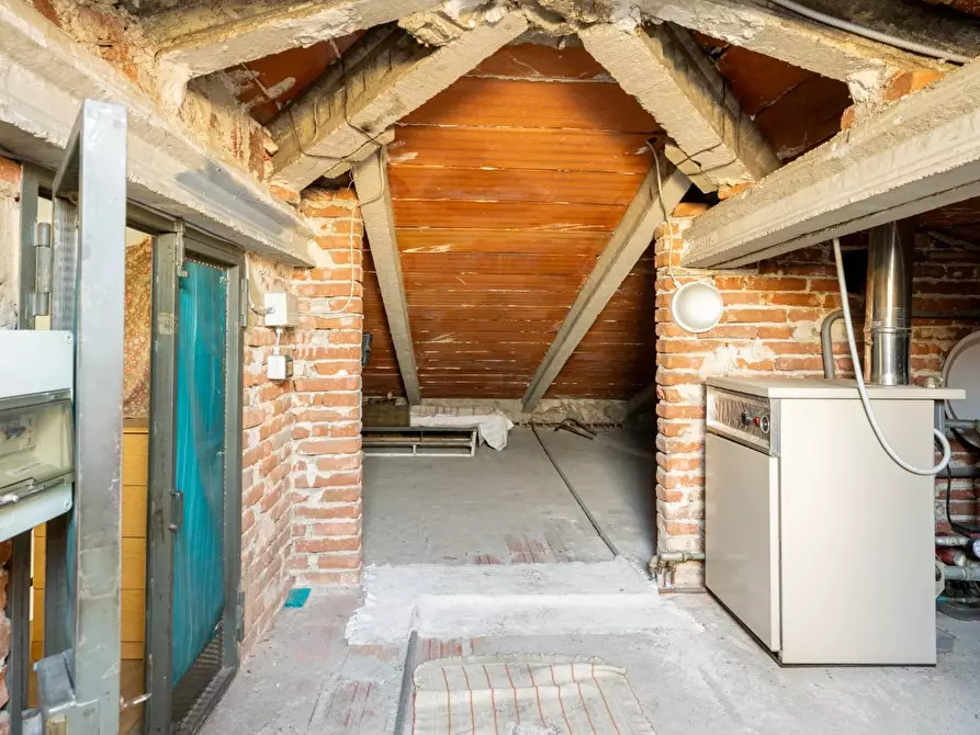 Immagine 28 di Villa in vendita  a Cascina