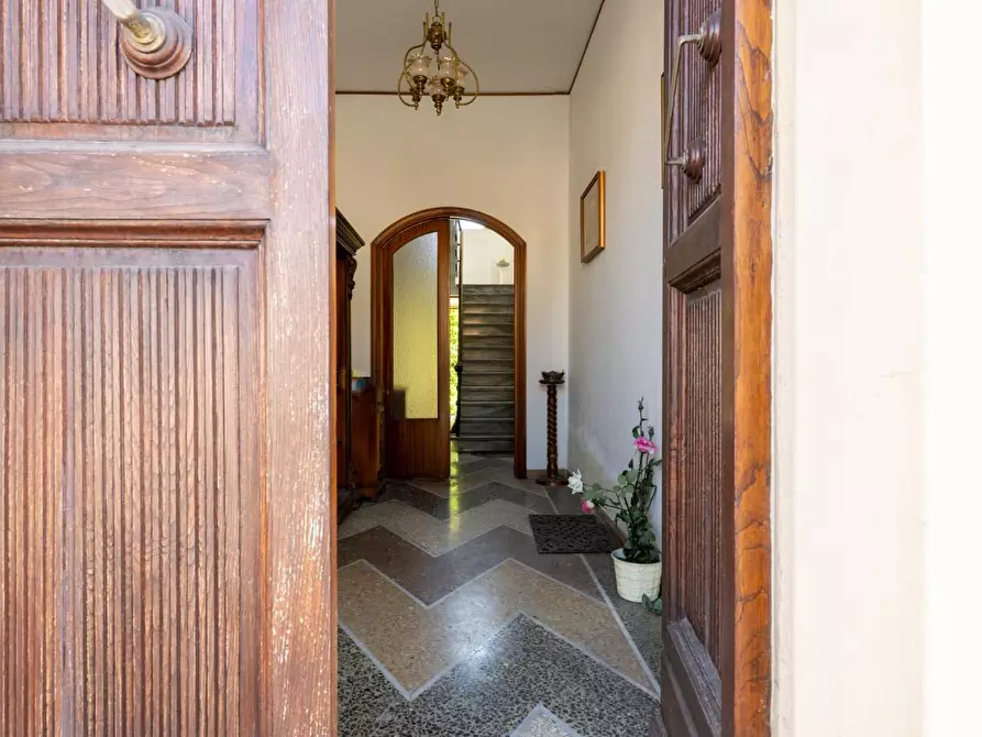 Immagine 49 di Villa in vendita  a Cascina