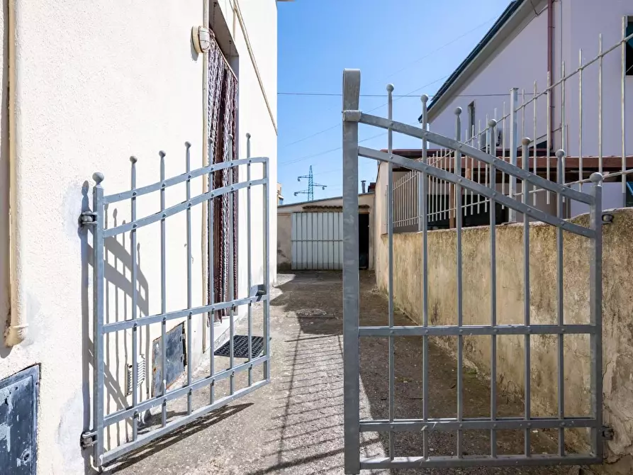 Immagine 27 di Villa in vendita  a Cascina