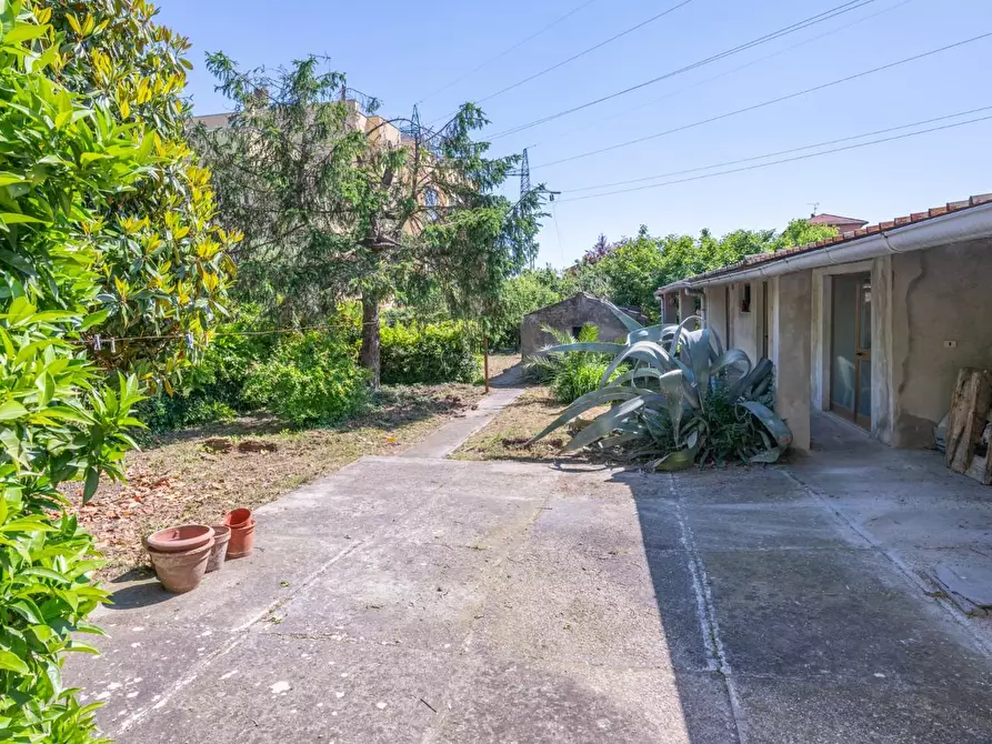 Immagine 50 di Villa in vendita  a Cascina