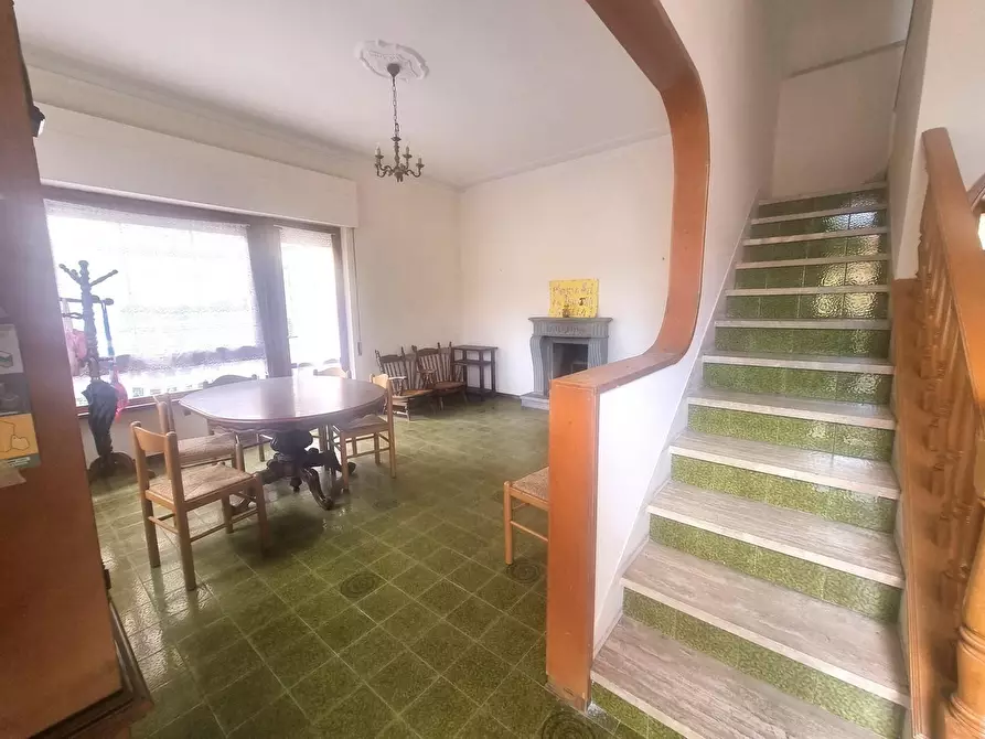 Immagine 1 di Casa bifamiliare in vendita  a Viareggio