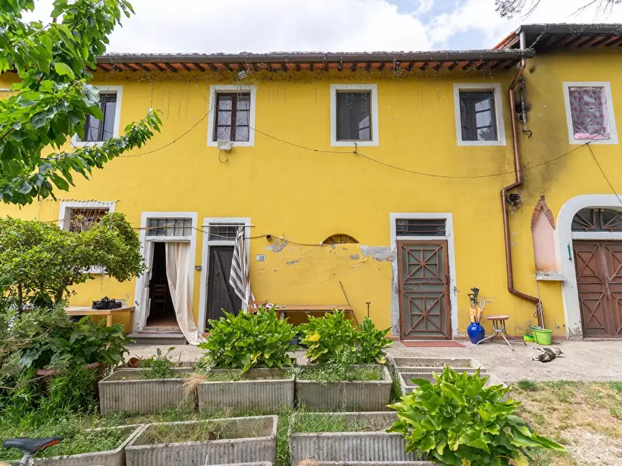 Immagine 37 di Casa colonica in vendita  a Empoli