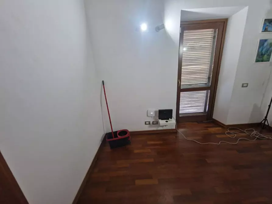 Immagine 17 di Appartamento in vendita  a Carrara