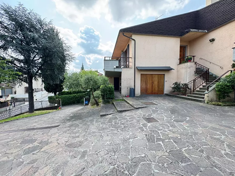 Immagine 2 di Villa in vendita  a Montelupo Fiorentino