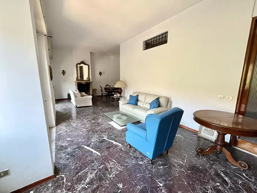 Immagine 3 di Appartamento in vendita  a Massa