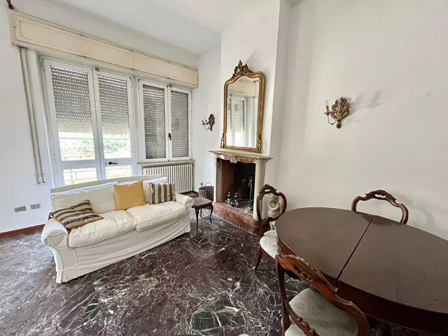 Immagine 1 di Appartamento in vendita  a Massa