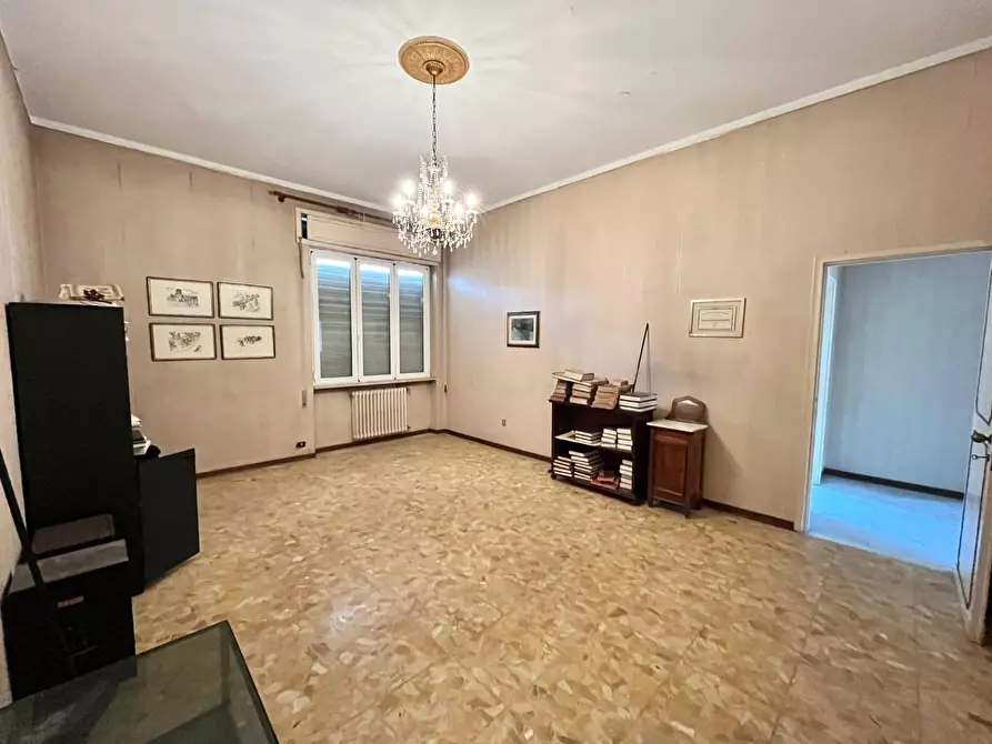 Immagine 11 di Appartamento in vendita  a Massa