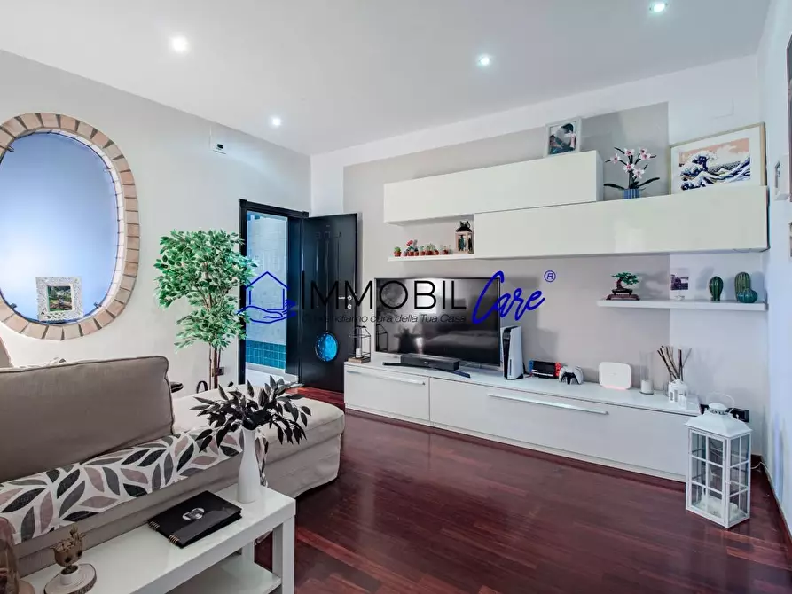 Immagine 9 di Appartamento in vendita  a Livorno