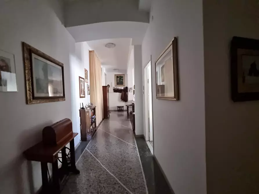 Immagine 17 di Appartamento in vendita  a Livorno