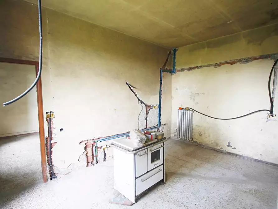 Immagine 10 di Casa colonica in vendita  a Vinci