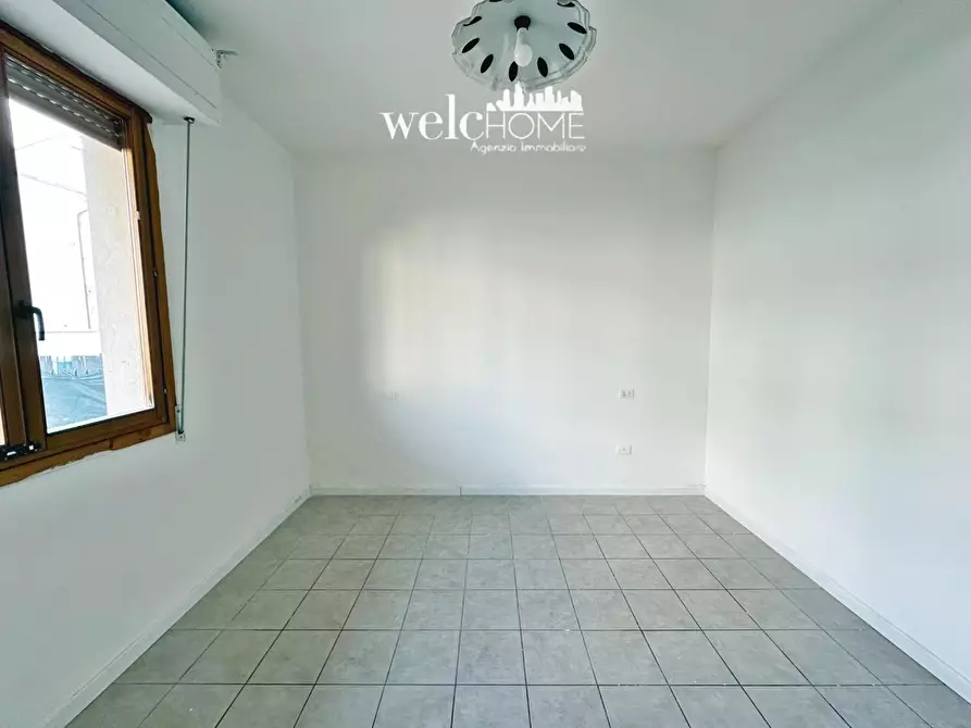 Immagine 11 di Appartamento in vendita  a Campi Bisenzio