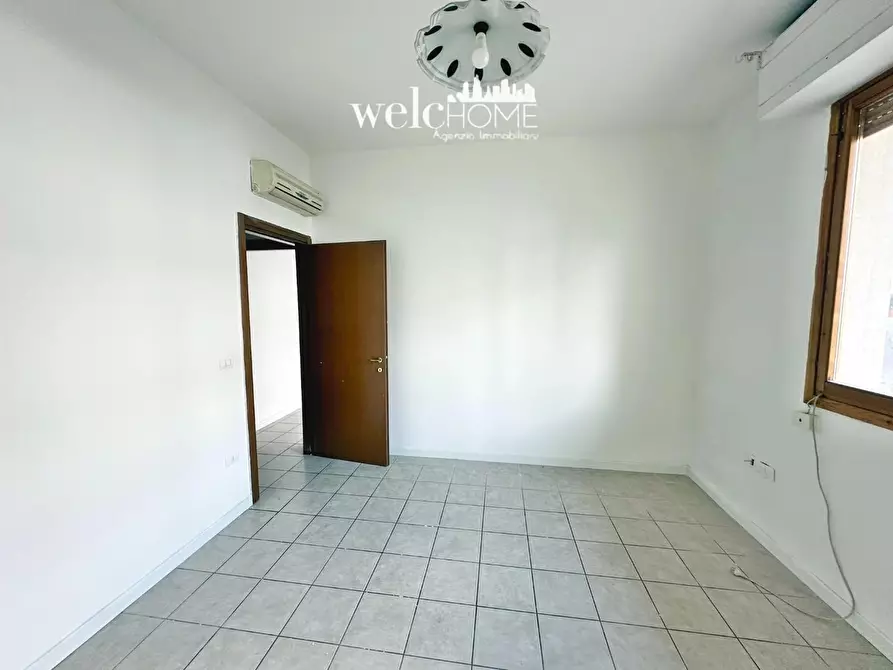 Immagine 12 di Appartamento in vendita  a Campi Bisenzio