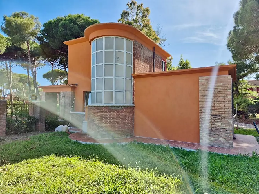 Immagine 1 di Villa in vendita  a Pisa