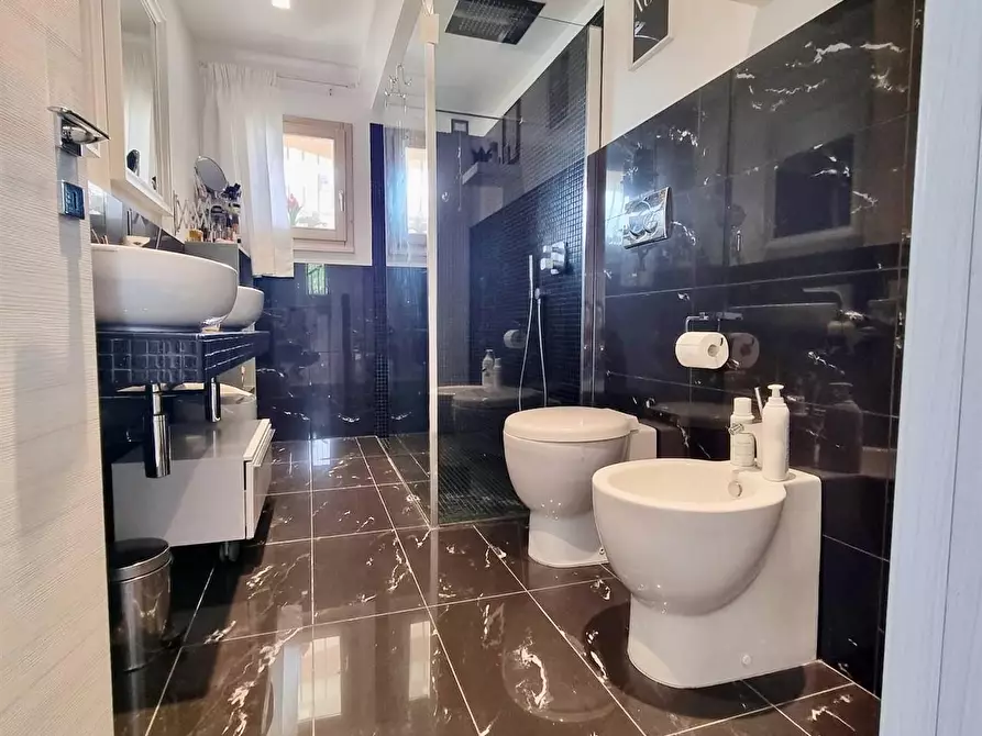 Immagine 21 di Casa bifamiliare in vendita  a Cascina