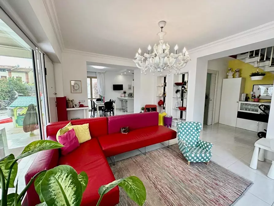 Immagine 13 di Casa bifamiliare in vendita  a Cascina