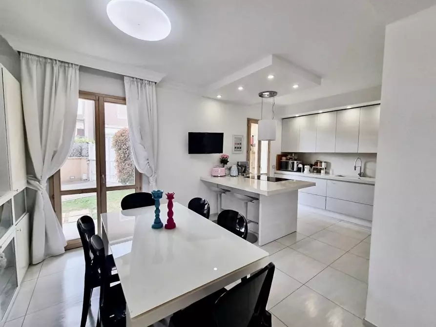 Immagine 15 di Casa bifamiliare in vendita  a Cascina