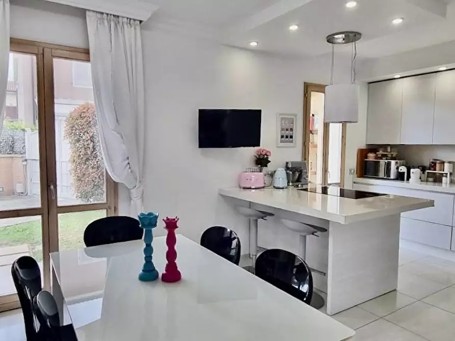 Immagine 14 di Casa bifamiliare in vendita  a Cascina