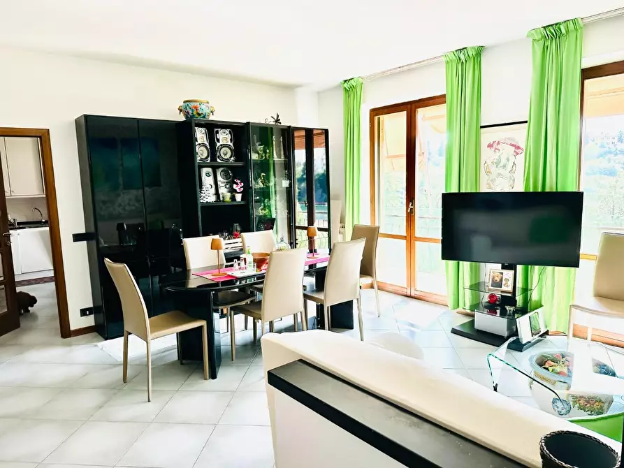 Immagine 4 di Appartamento in vendita  a Siena