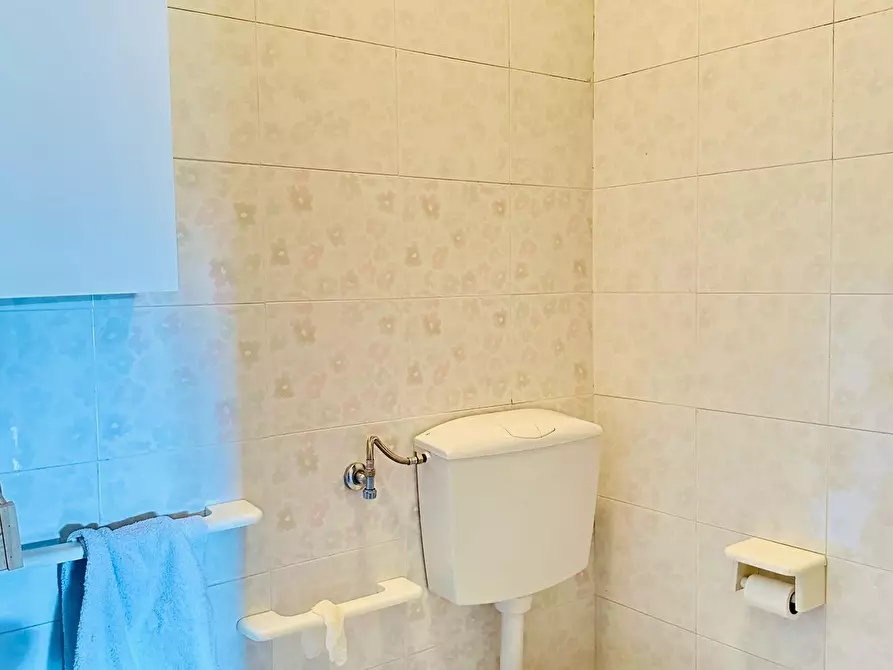 Immagine 21 di Appartamento in vendita  a Siena