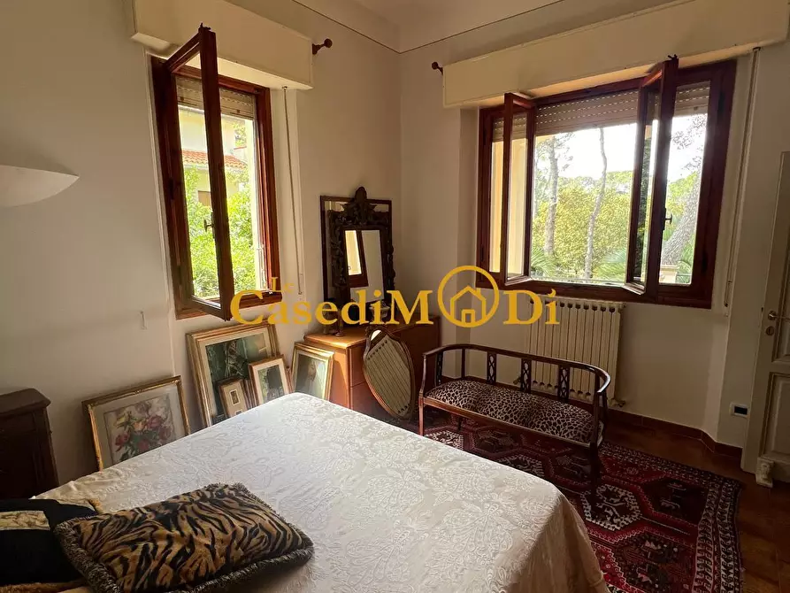 Immagine 21 di Villa in vendita  a Livorno