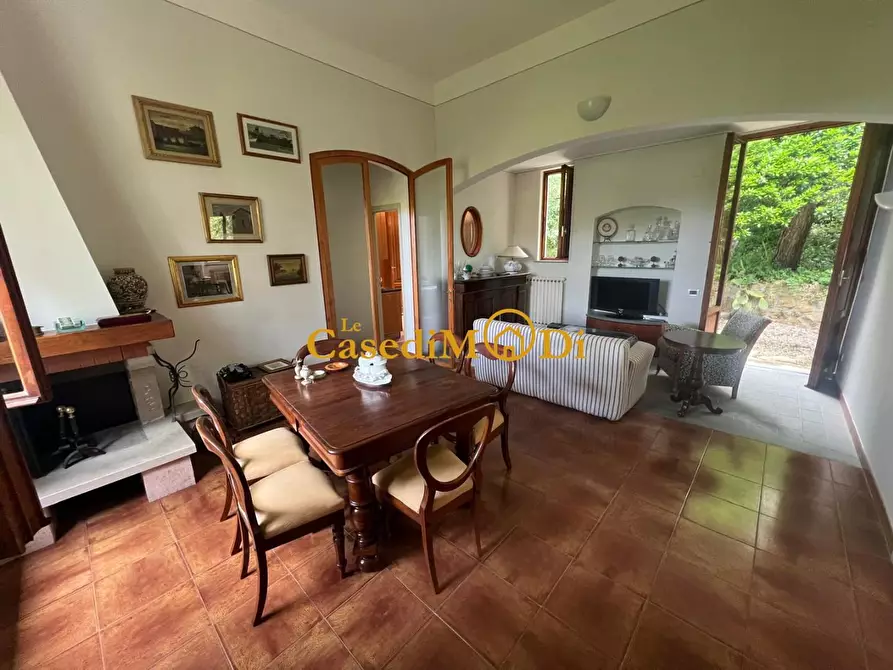 Immagine 10 di Villa in vendita  a Livorno