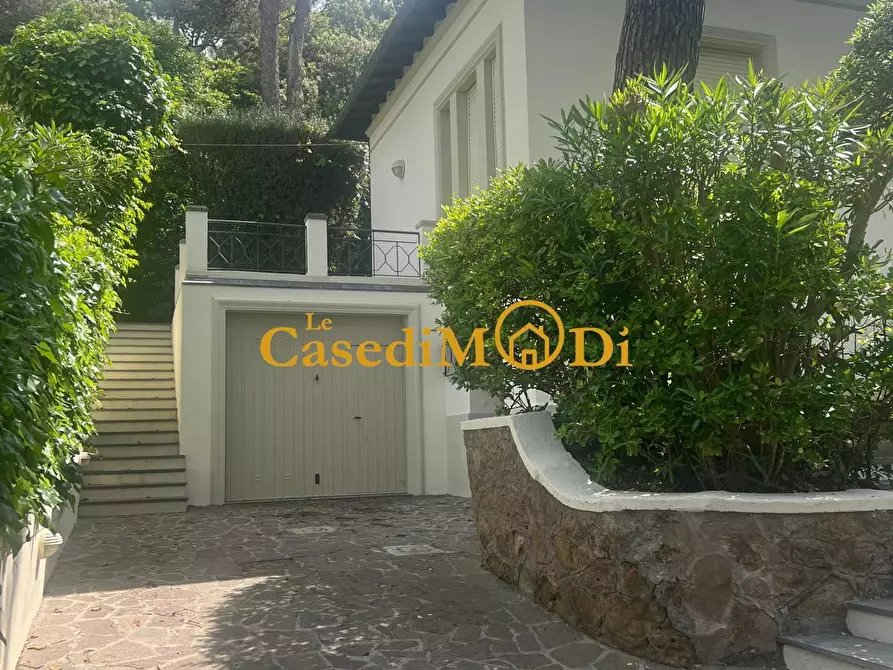 Immagine 6 di Villa in vendita  a Livorno