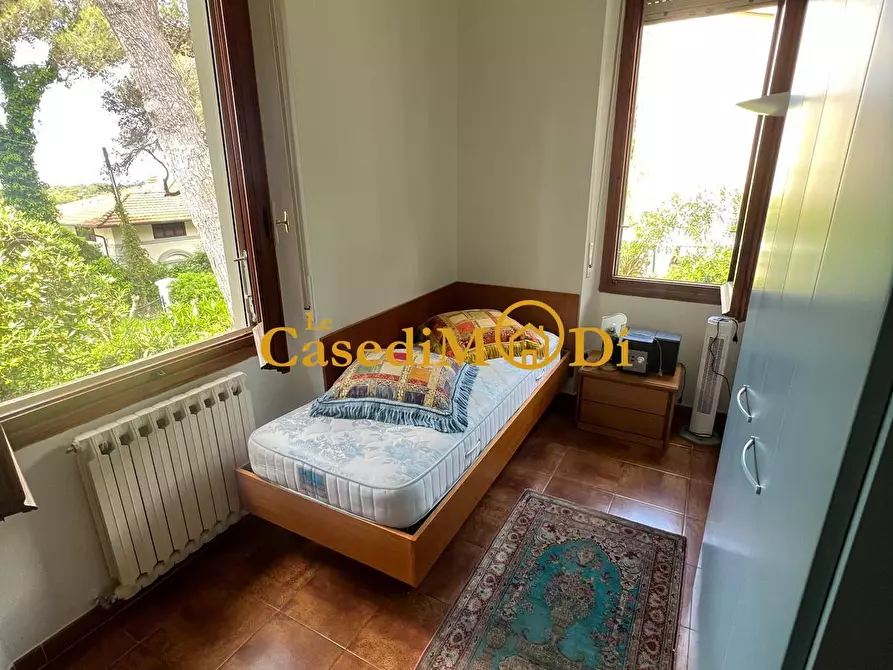 Immagine 22 di Villa in vendita  a Livorno