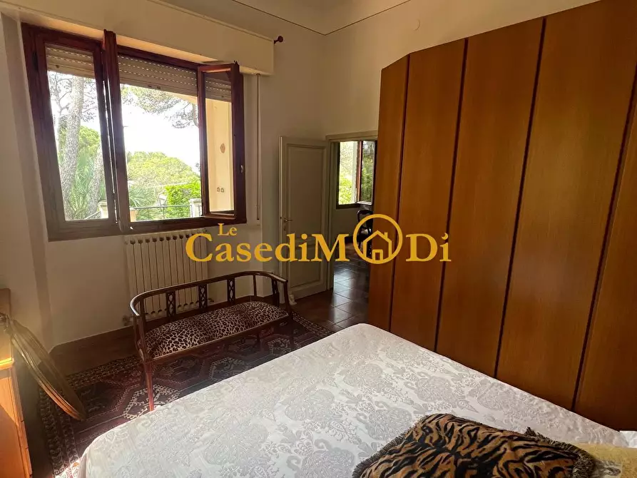 Immagine 18 di Villa in vendita  a Livorno