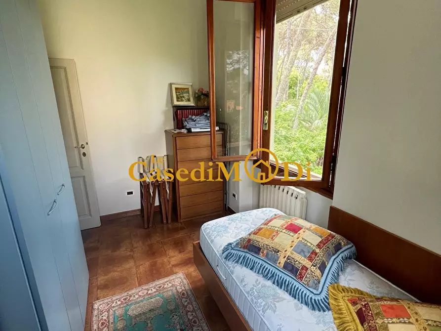 Immagine 17 di Villa in vendita  a Livorno