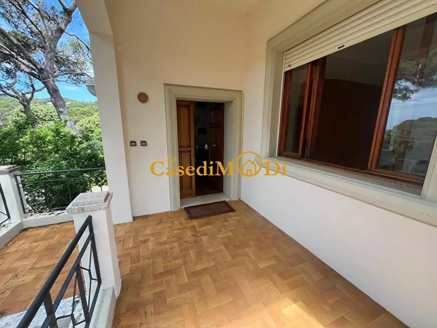 Immagine 8 di Villa in vendita  a Livorno
