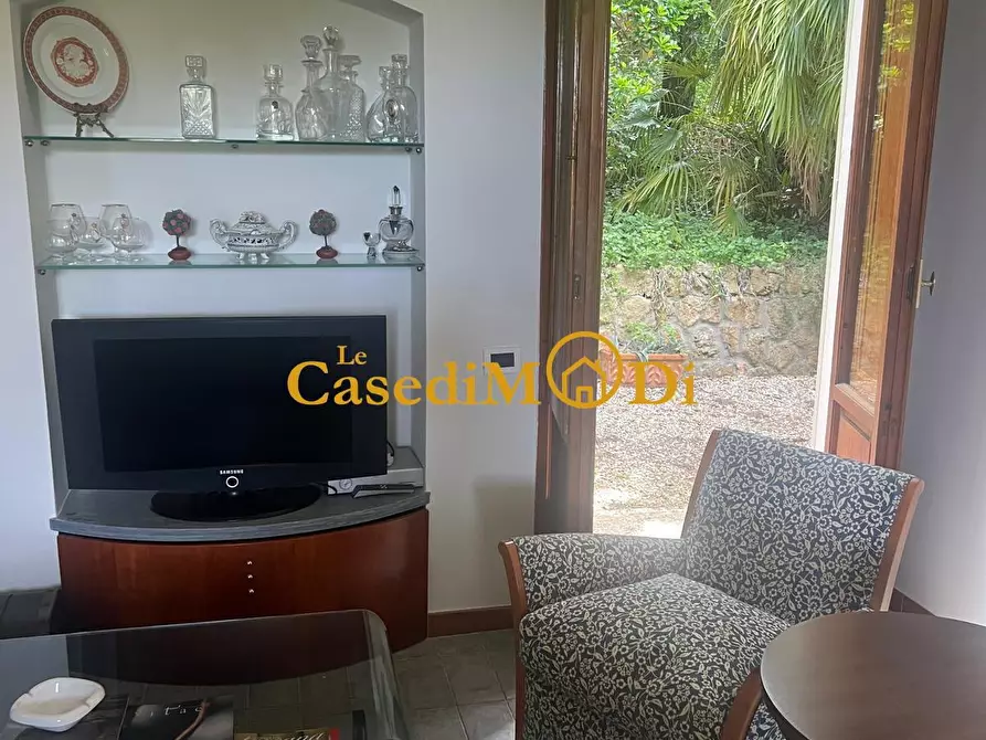 Immagine 12 di Villa in vendita  a Livorno