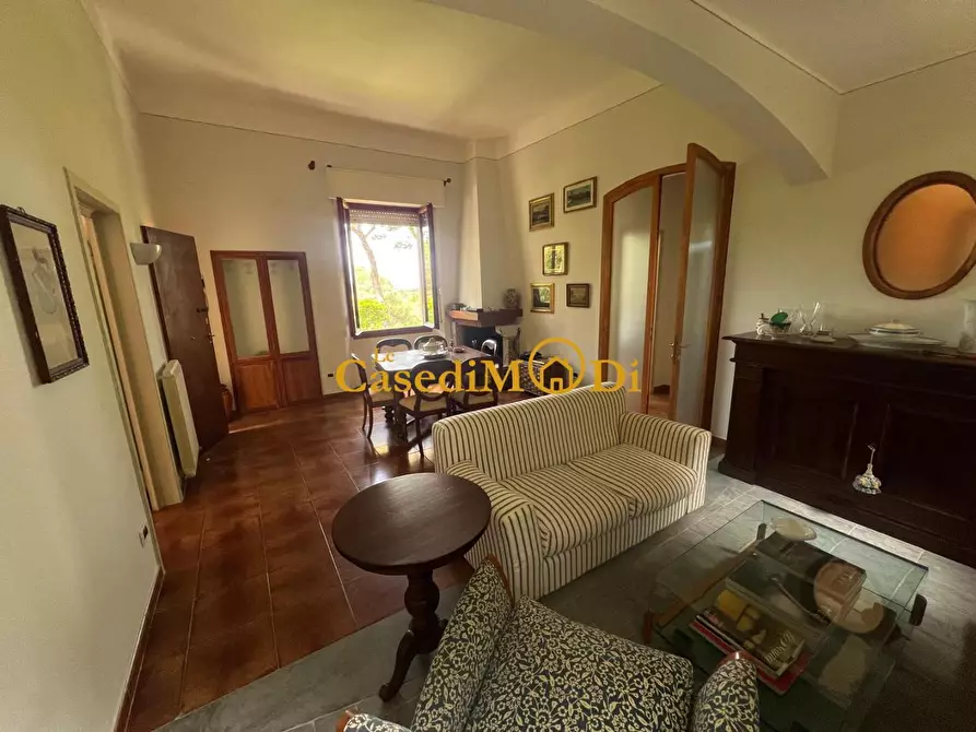 Immagine 11 di Villa in vendita  a Livorno