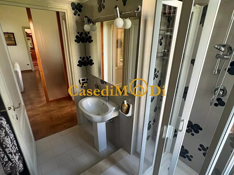 Immagine 25 di Villa in vendita  a Livorno