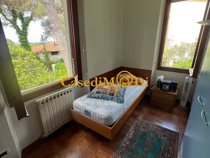 Immagine 20 di Villa in vendita  a Livorno