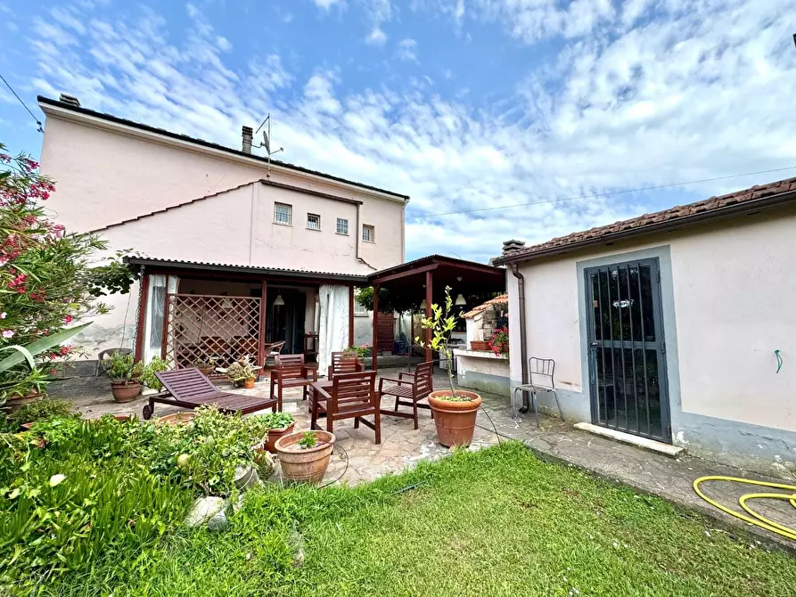 Immagine 23 di Villa in vendita  a Pisa