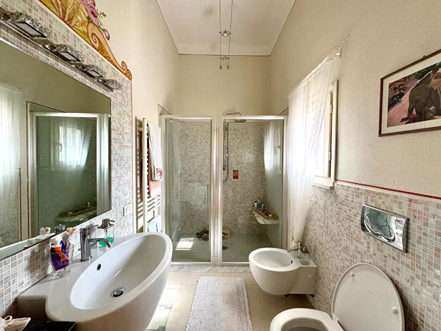 Immagine 15 di Villa in vendita  a Pisa