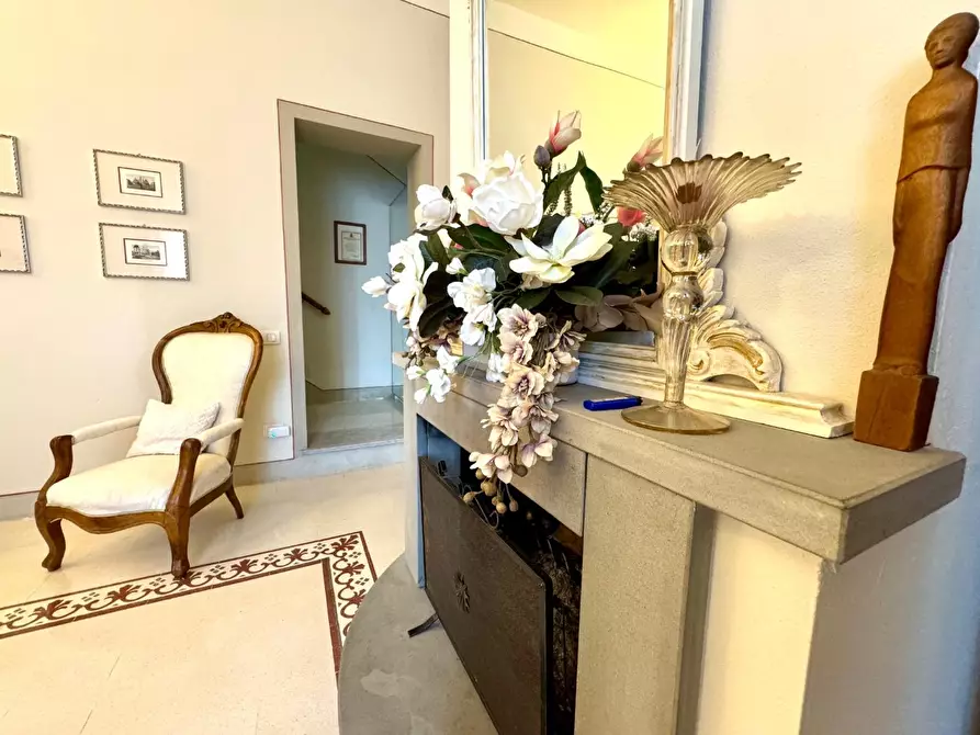 Immagine 2 di Villa in vendita  a Pisa