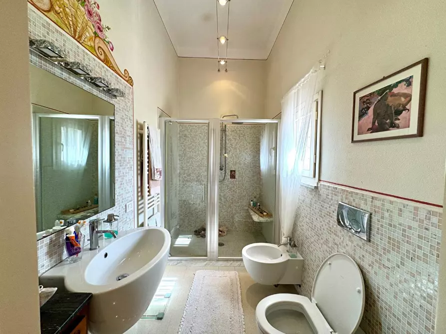 Immagine 16 di Villa in vendita  a Pisa