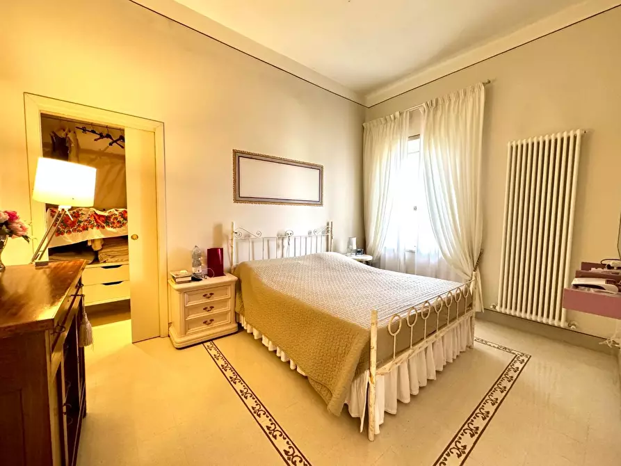 Immagine 9 di Villa in vendita  a Pisa