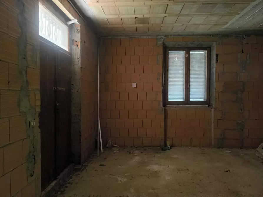 Immagine 36 di Casa colonica in vendita  a Siena