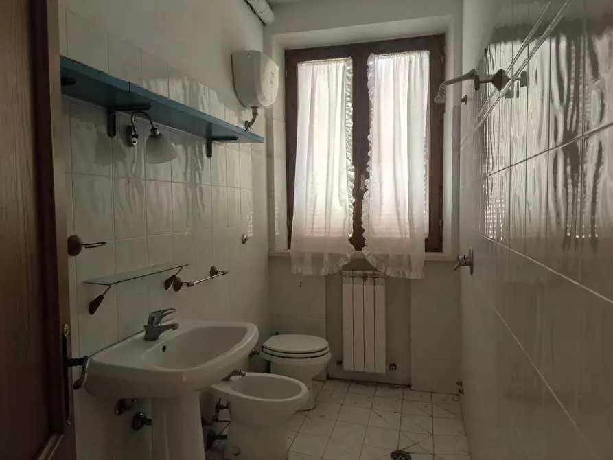 Immagine 32 di Casa colonica in vendita  a Siena
