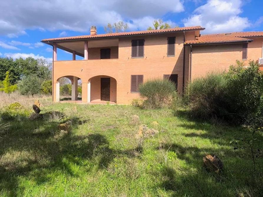 Immagine 47 di Casa colonica in vendita  a Siena