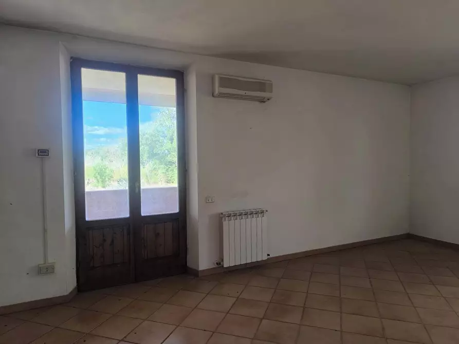 Immagine 91 di Casa colonica in vendita  a Siena