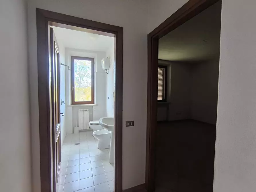 Immagine 75 di Casa colonica in vendita  a Siena