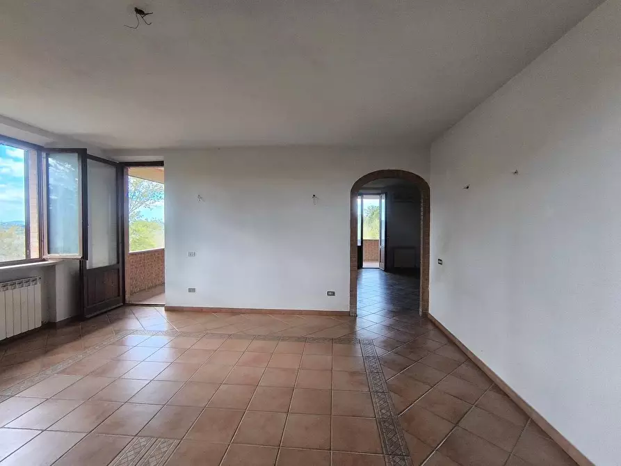 Immagine 99 di Casa colonica in vendita  a Siena