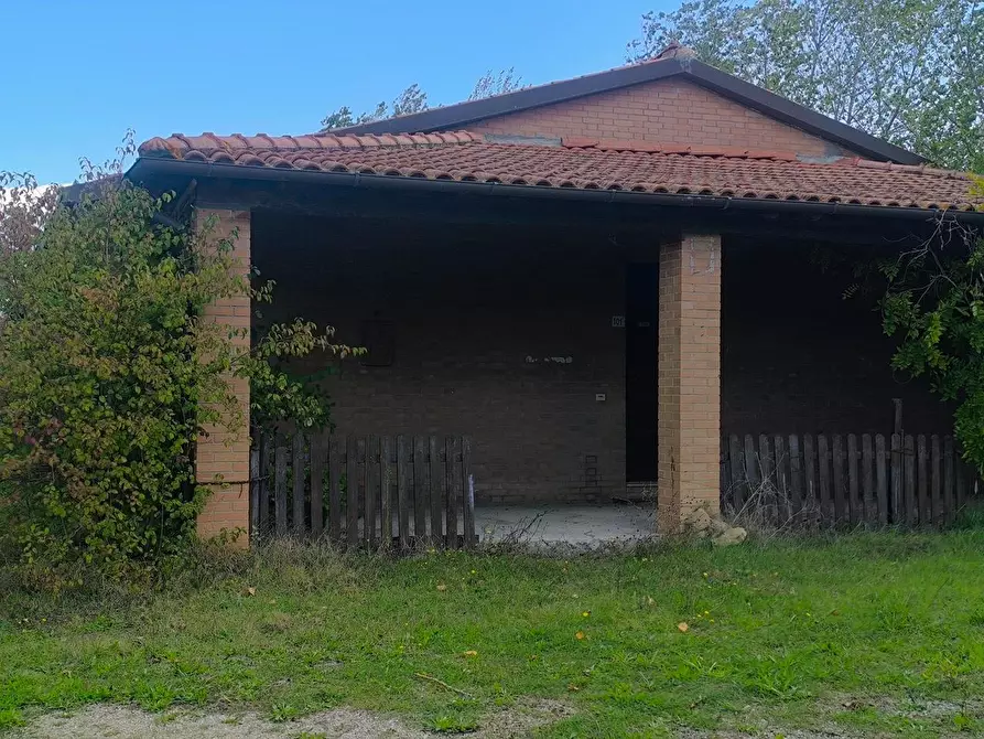 Immagine 13 di Casa colonica in vendita  a Siena
