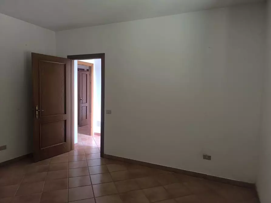 Immagine 72 di Casa colonica in vendita  a Siena
