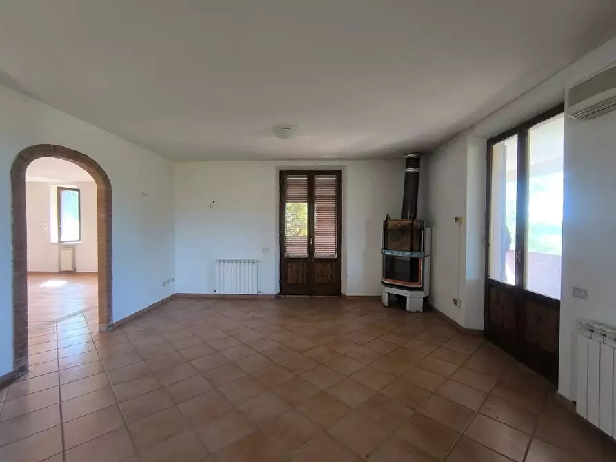 Immagine 86 di Casa colonica in vendita  a Siena